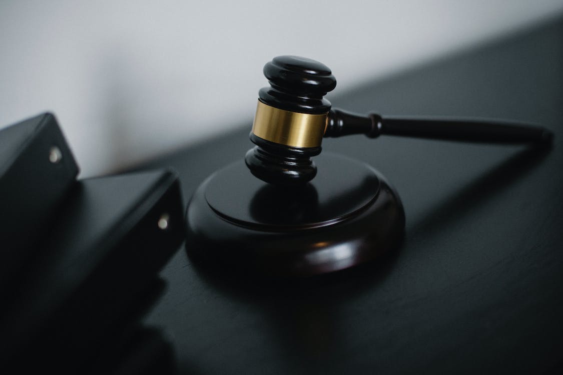 明知自己感染艾滋病還與他人發(fā)生性行為違法嗎？